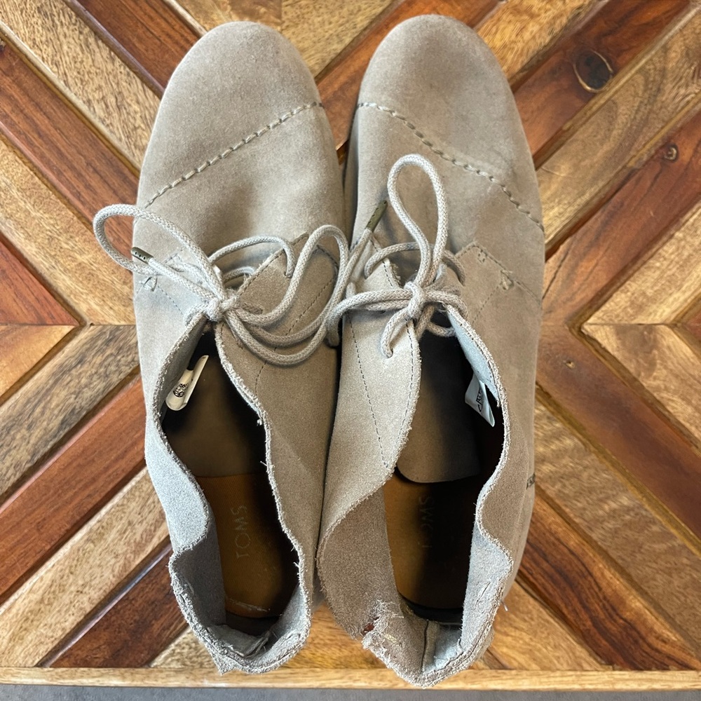 Tom’s Booties - Picture 2 of 4